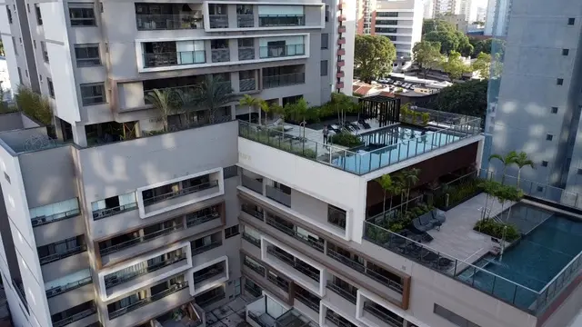 Drone — piscinas e rooftop do empreendimento